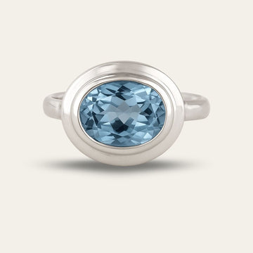 Oval-cut Sky Blue Topaz gemstone Ring - Avery